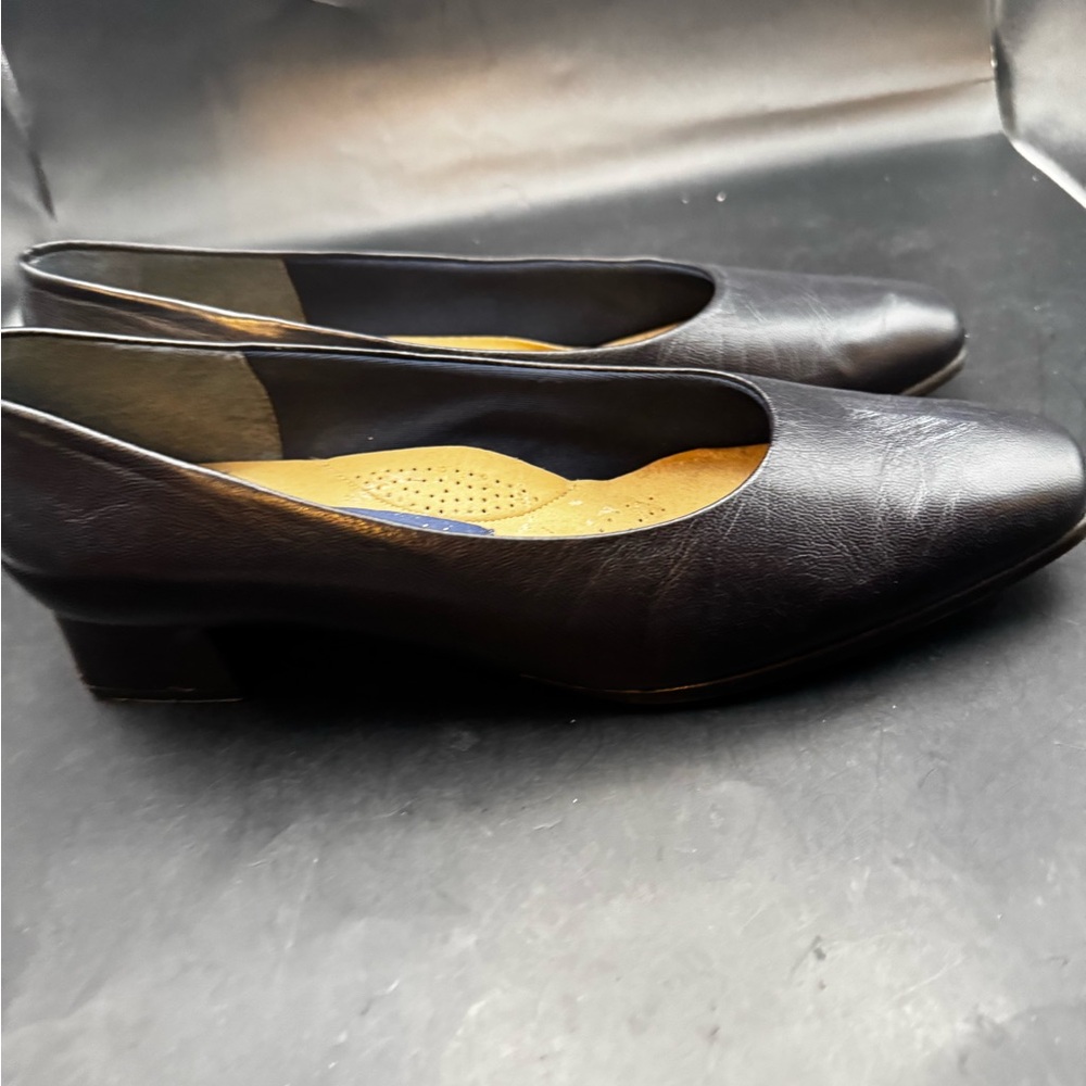 EASY SPIRIT VINTAGE Leather Black Women’s Pumps, Size 11 With Block Heel EUC - Picture 2 of 14